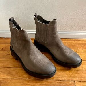 Timberland Brimfield Women’s Chelsea Boot in Brown Suede, sz 9